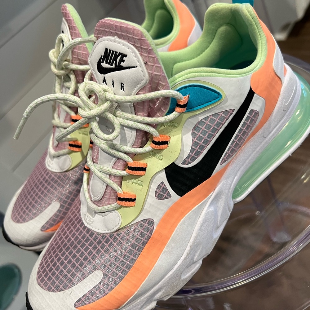 Nike Women’s AirMax 270 React